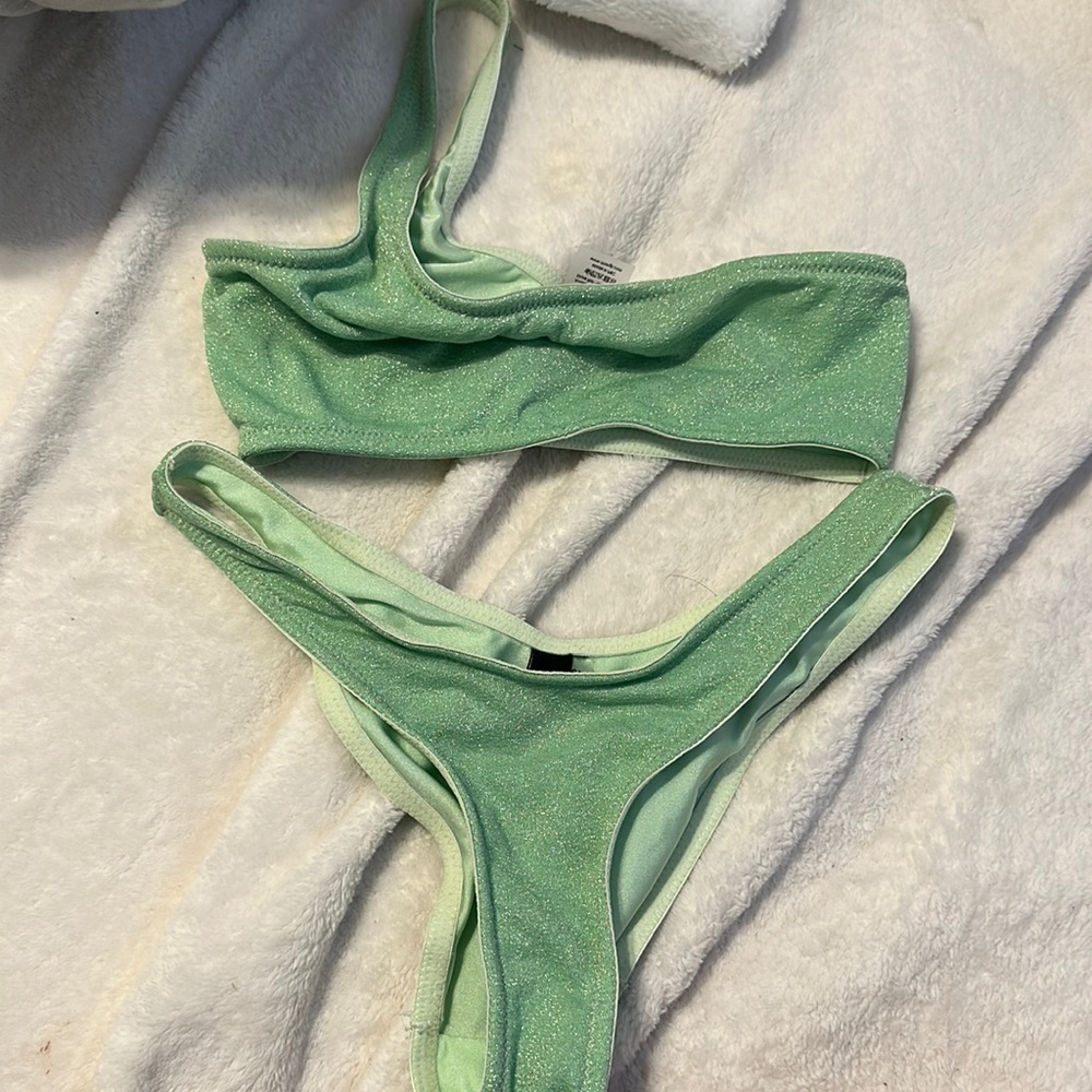 Triangl One shoulder Green Bikini